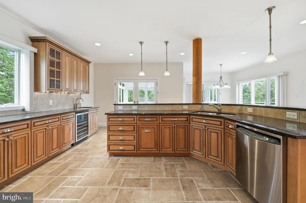 Photo of 160 CLIFFVIEW DRIVE