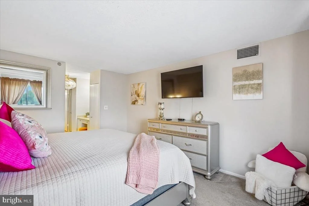 Photo of Unit 1 at 15101 INTERLACHEN DRIVE