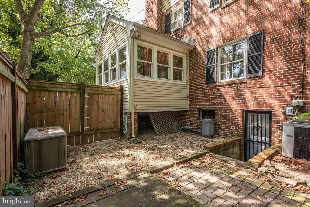 Photo of 1517 FOREST GLEN ROAD