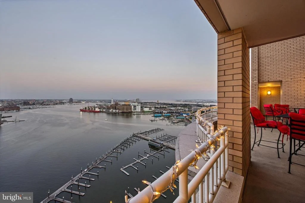 Photo of Unit PH3A3B at 100 HARBORVIEW DRIVE
