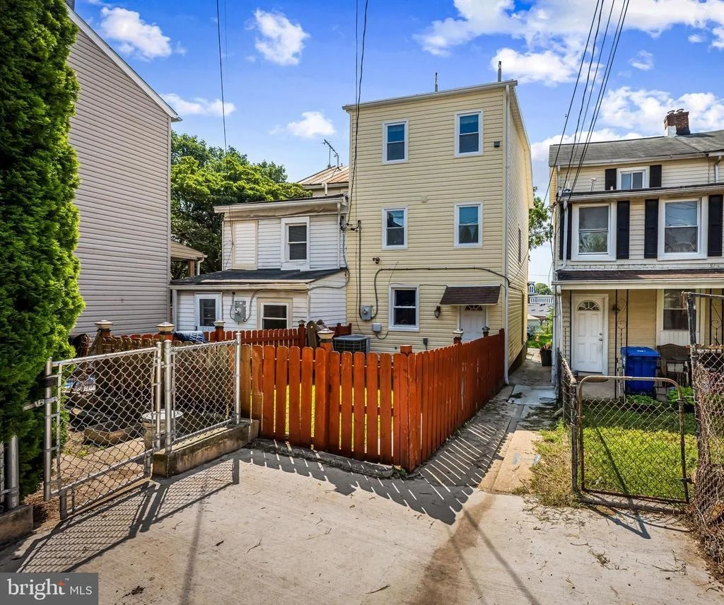 Photo of 806 DARBY STREET