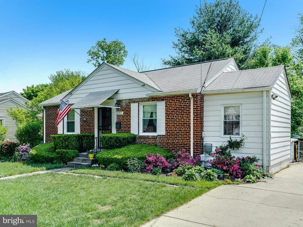 Photo of 12117 EDGEMONT STREET