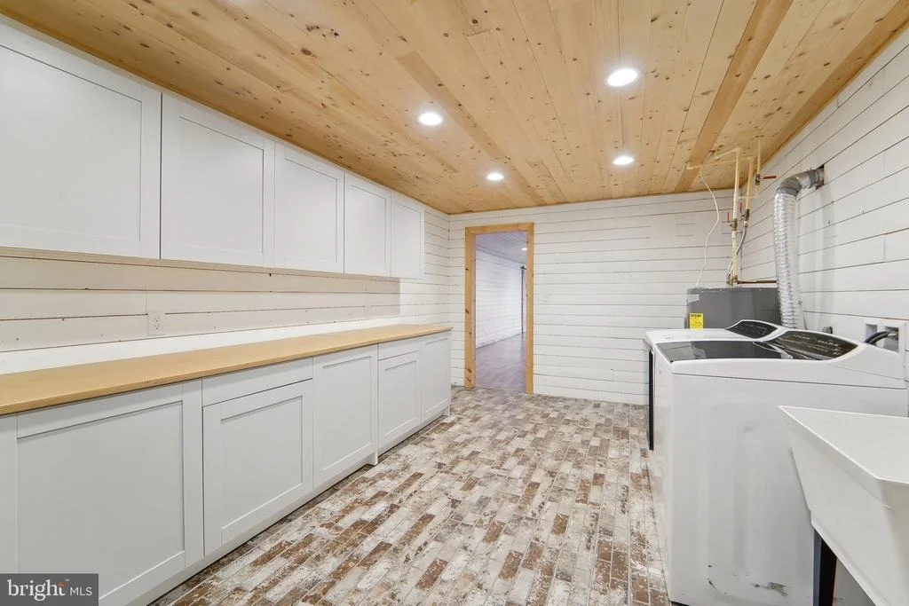 Photo of 3942 SUGARLOAF DRIVE