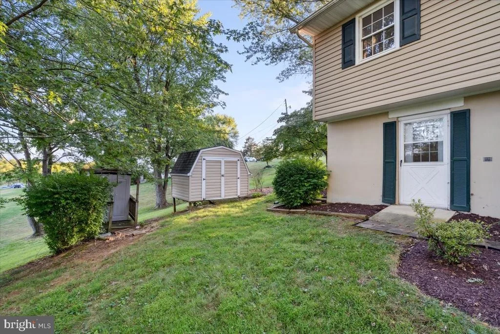 Photo of 8199 MIDDLE COURT