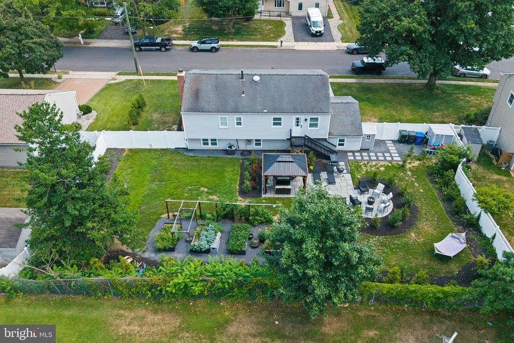 Photo of 6 INDEPENDENCE DRIVE