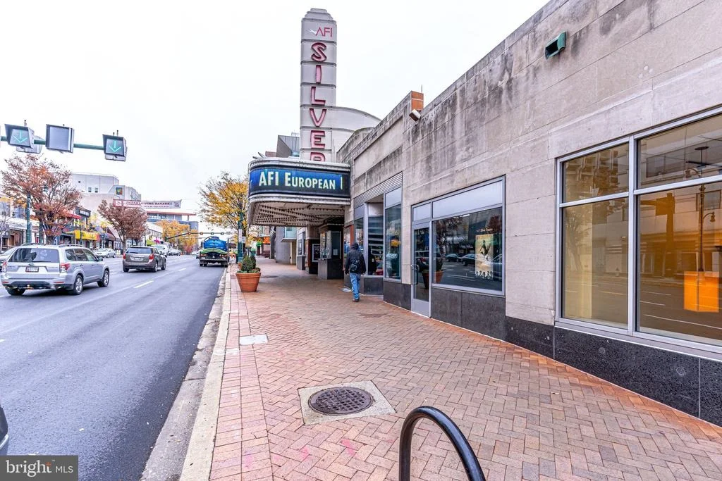 Photo of Unit 402 at 930 WAYNE AVENUE