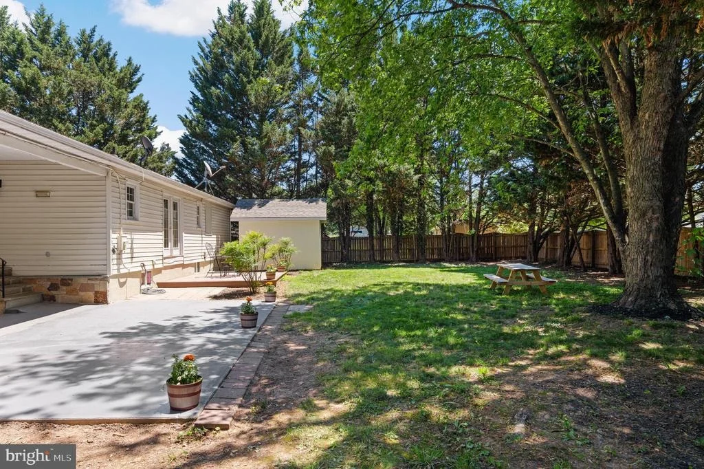 Photo of 100 HUNTCREST CIRCLE