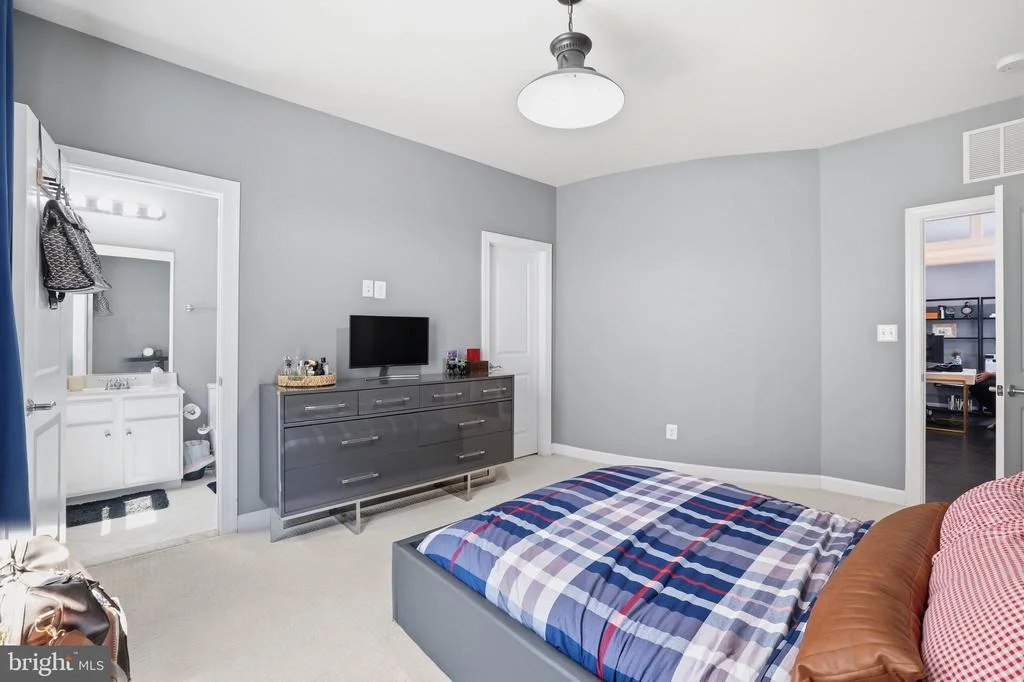 Photo of 20623 HOLYOKE DRIVE