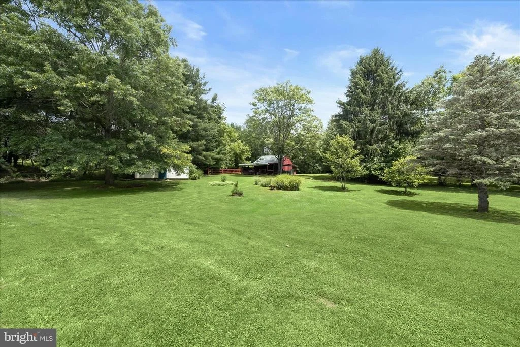 Photo of 2319 BRADDOCK ROAD