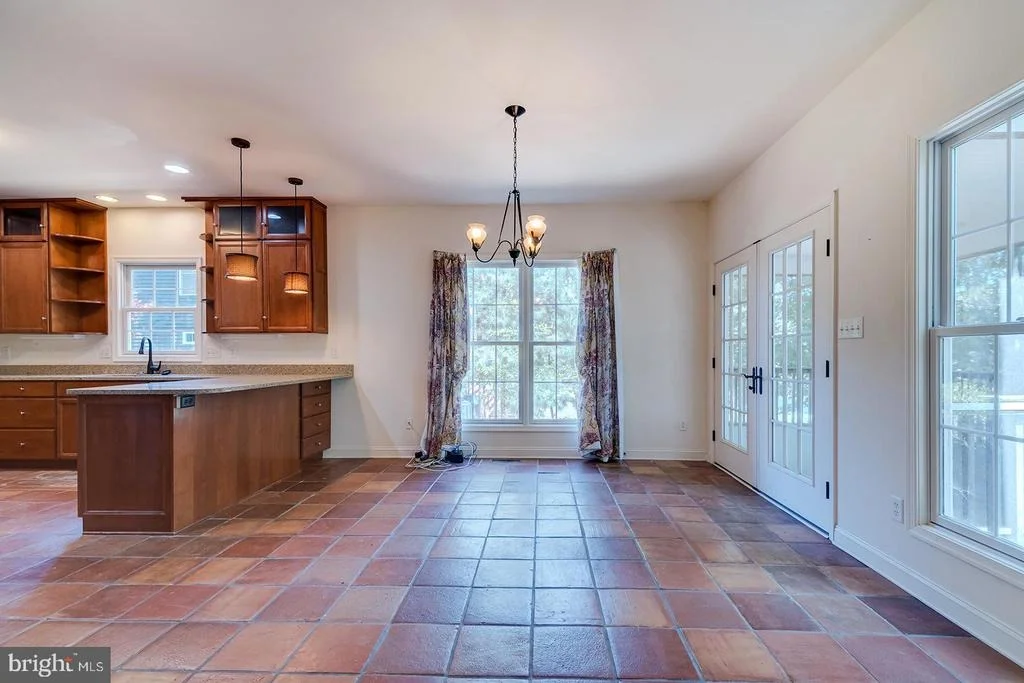 Photo of 142 W SHORE DRIVE