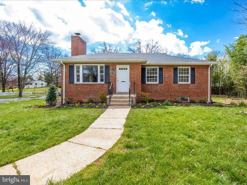 Photo of 10700 JAMAICA DRIVE