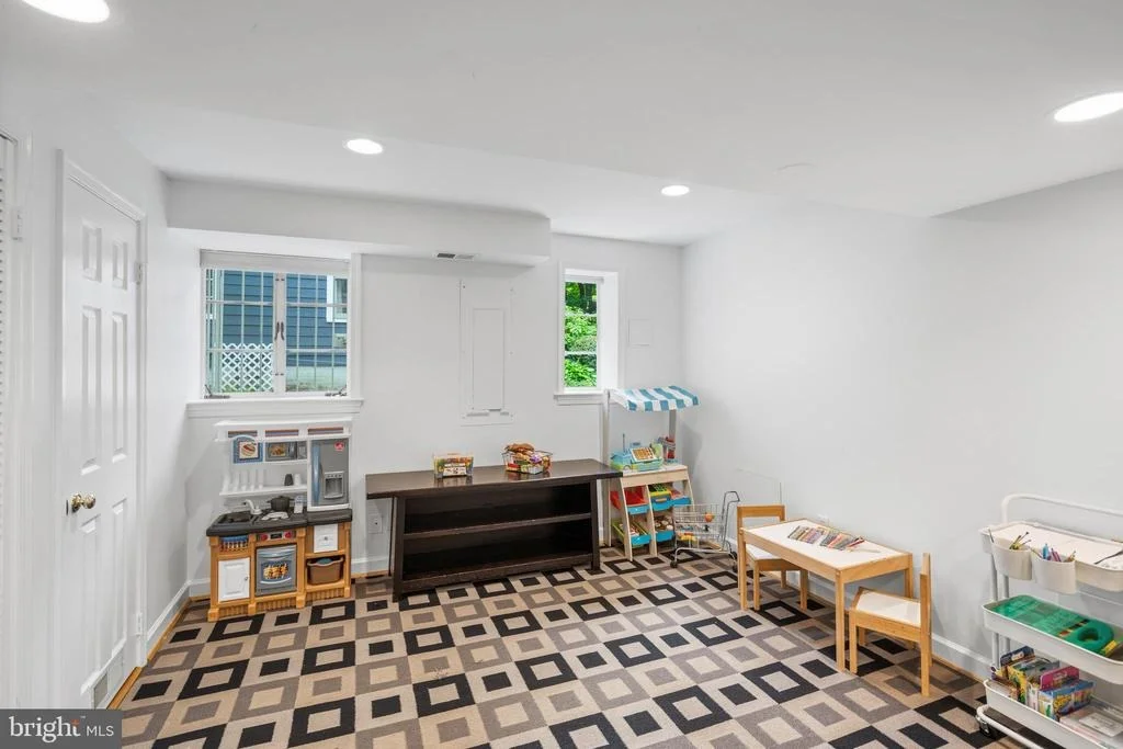 Photo of 7301 SUMMIT AVENUE