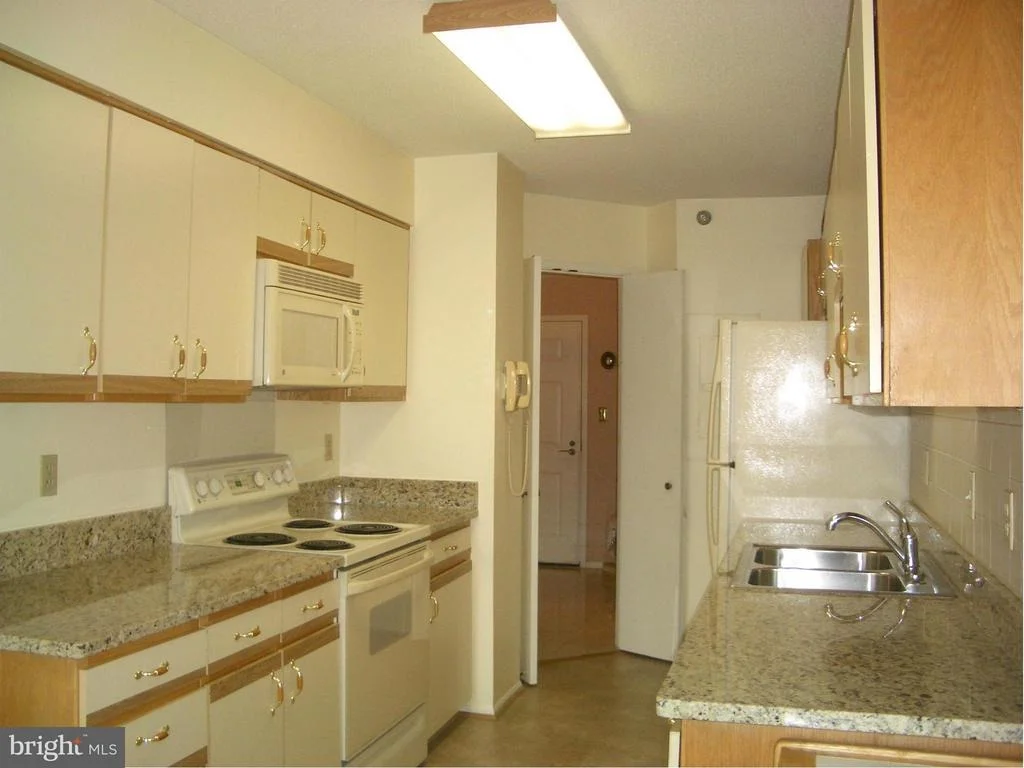 Photo of Unit 3523 at 15115 INTERLACHEN DRIVE