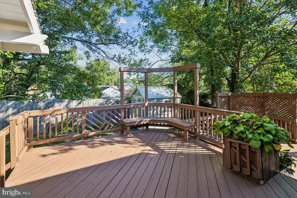Photo of 1501 CREST ROAD