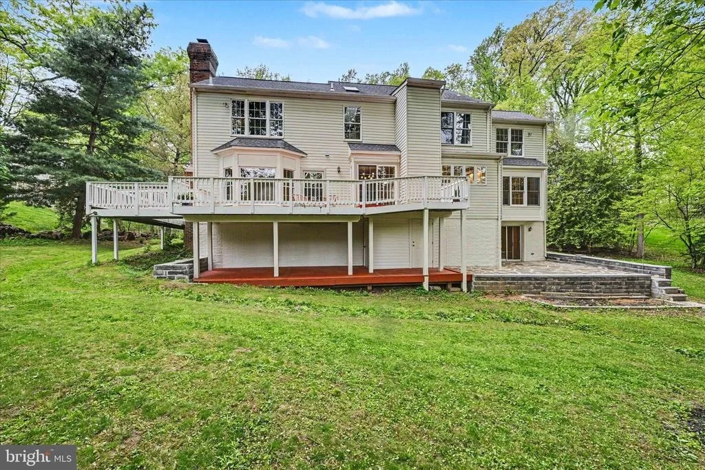 Photo of 8033 CREST ROAD