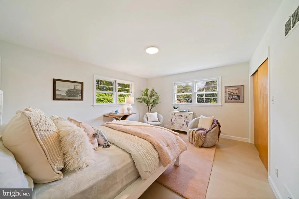 Photo of 11809 COLLINS DRIVE