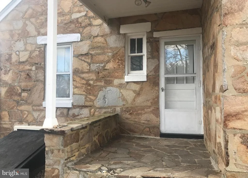 Photo of 915 MOTTER PLACE
