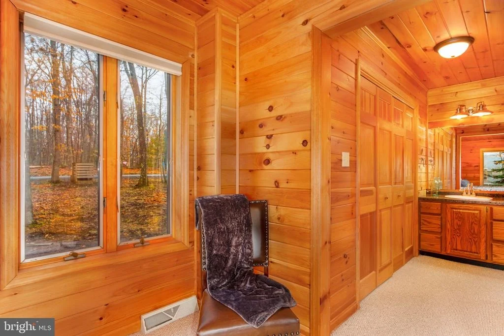 Photo of 925 PINE TREE POINT ROAD