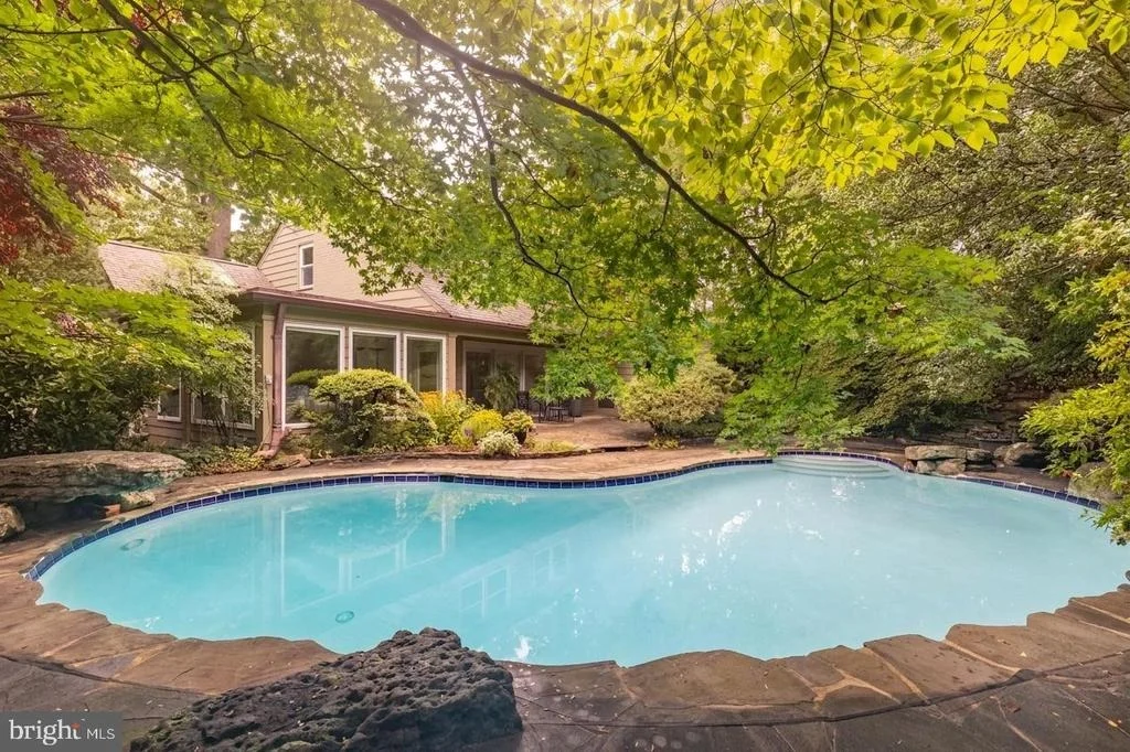 Photo of 5810 OVERLEA ROAD