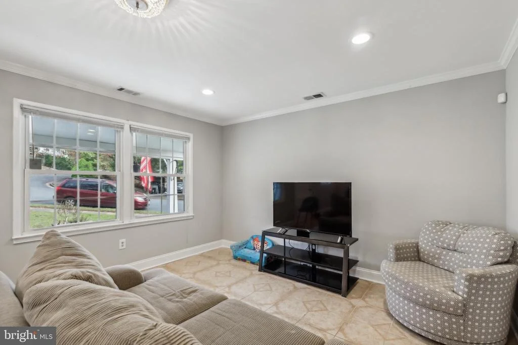 Photo of 18916 WHITE OAK DRIVE