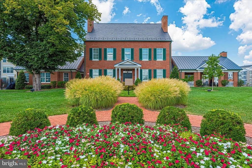 Photo of 825 HOLDEN ROAD
