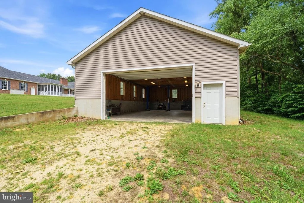 Photo of 4570 HAWTHORNE ROAD