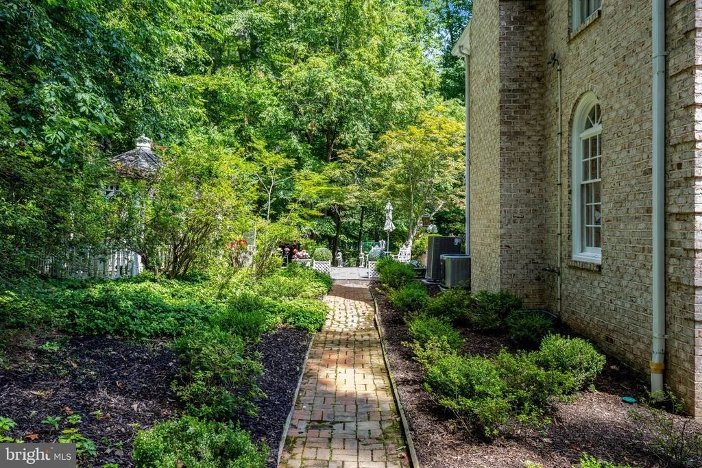 Photo of 9185 OLD DOMINION DRIVE