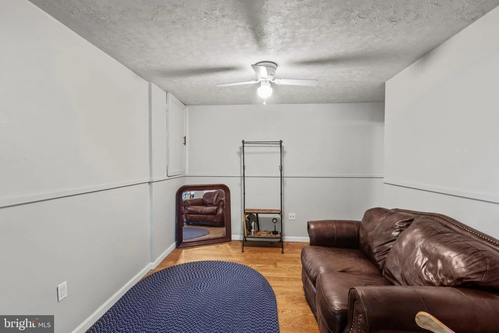 Photo of 1304 NAUGAHYDE ROAD