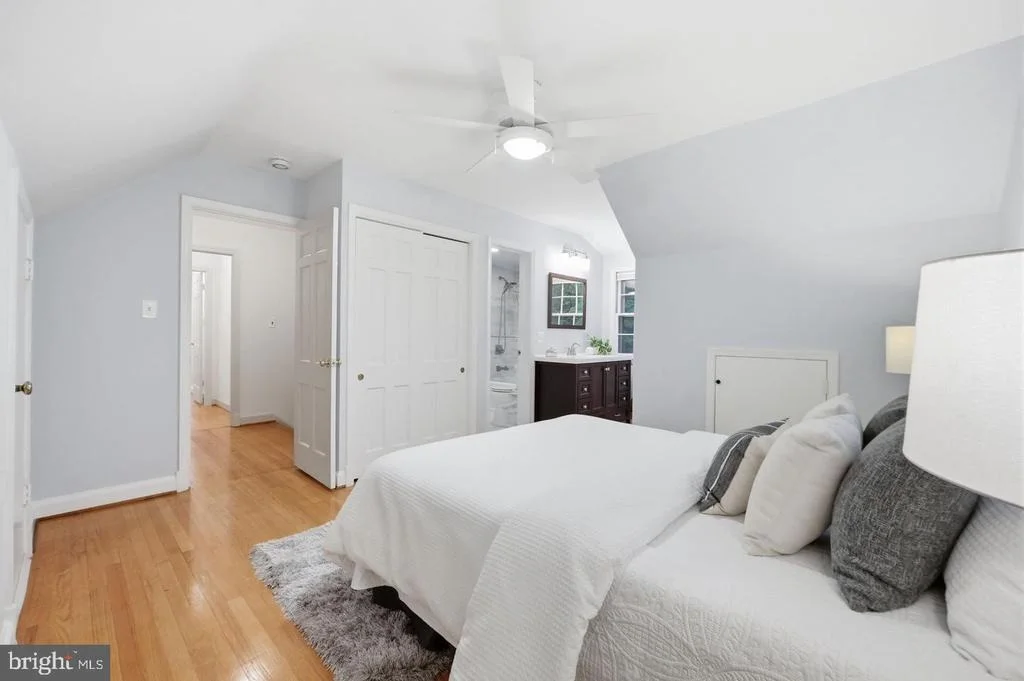 Photo of 5910 OVERLEA ROAD