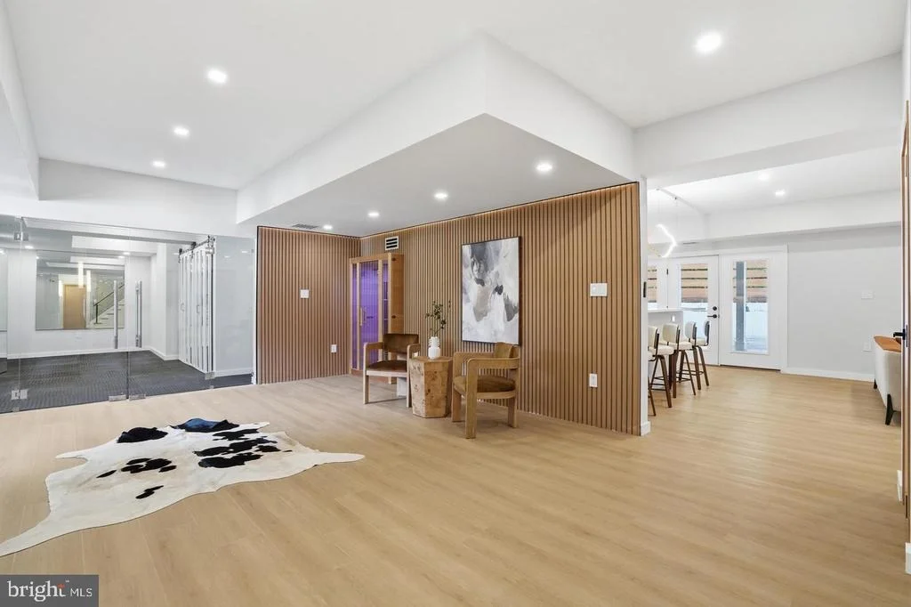 Photo of 1124 SAVILE LANE