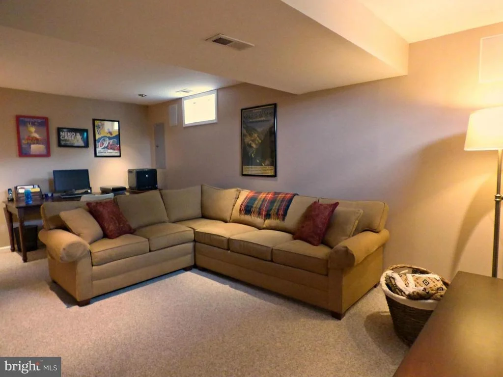 Photo of 6852 SNOWDEN COURT
