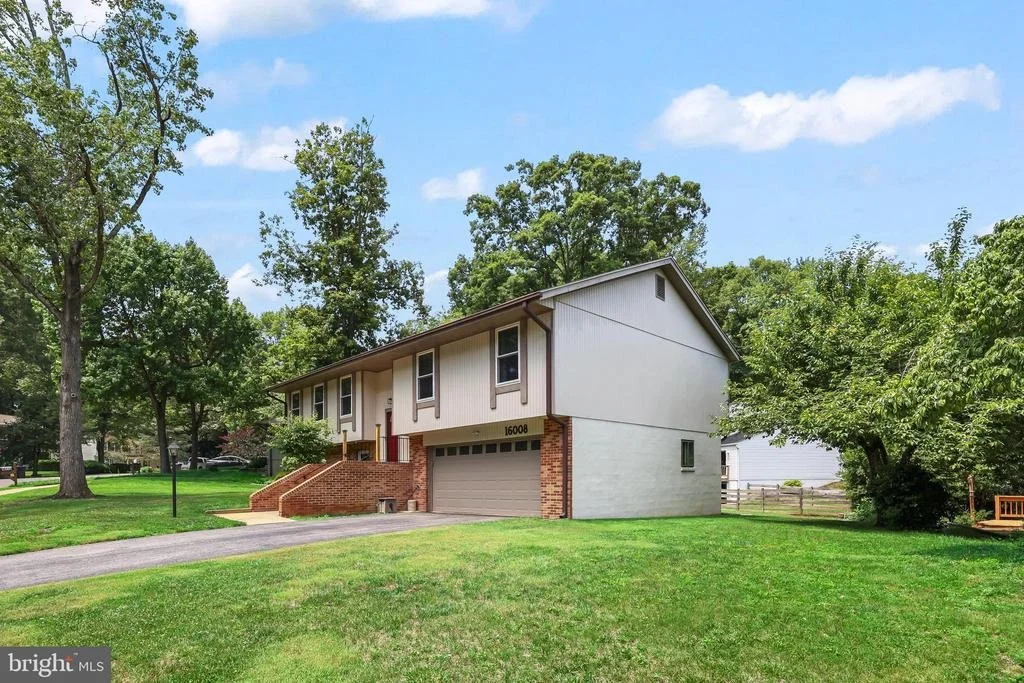 Photo of 16008 FAIRWAY DRIVE