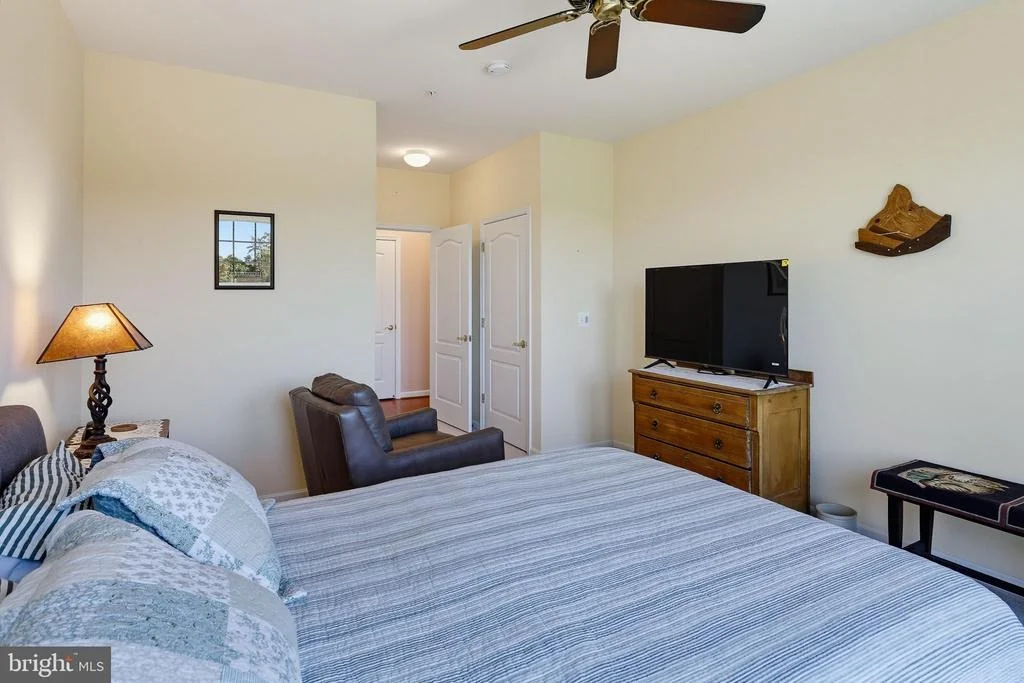 Photo of Unit 304 at 7305 MAPLECREST ROAD