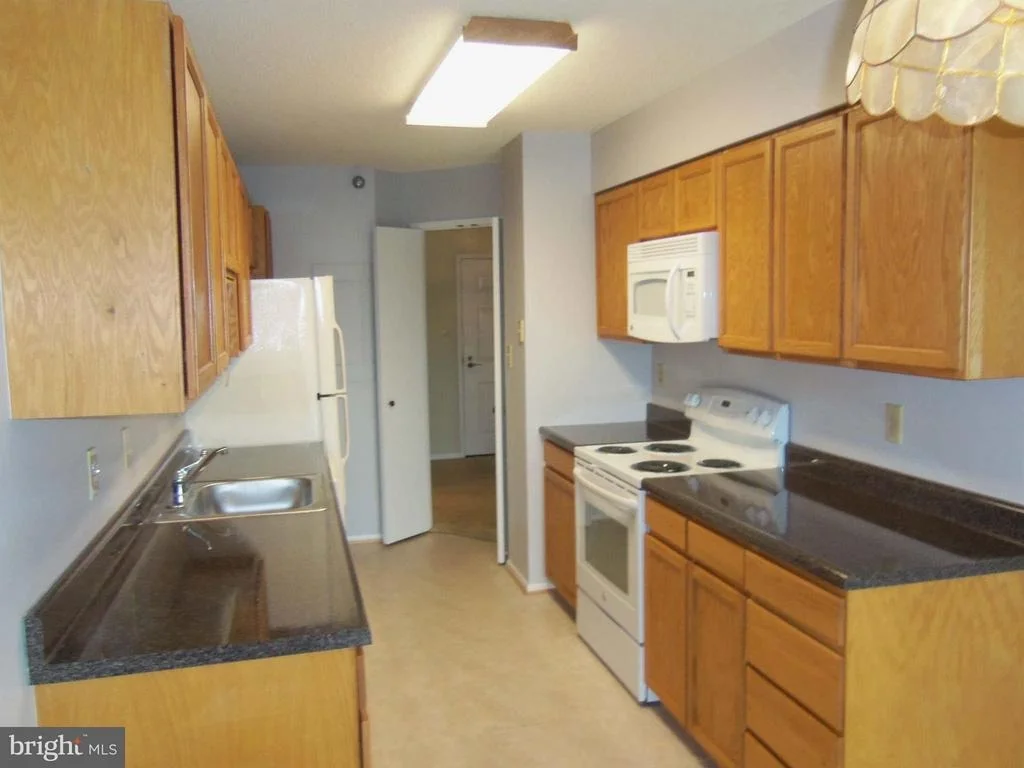 Photo of Unit 3709 at 15115 INTERLACHEN DRIVE