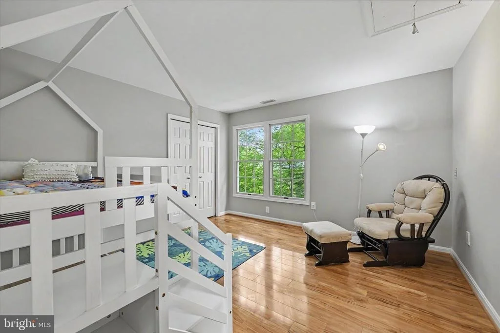 Photo of 8033 CREST ROAD