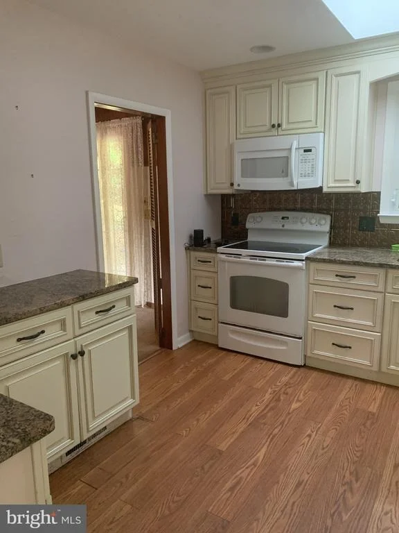 Photo of 1006 CRESTOVER ROAD