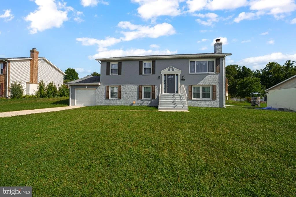 Photo of 8916 TRUBADOR DRIVE