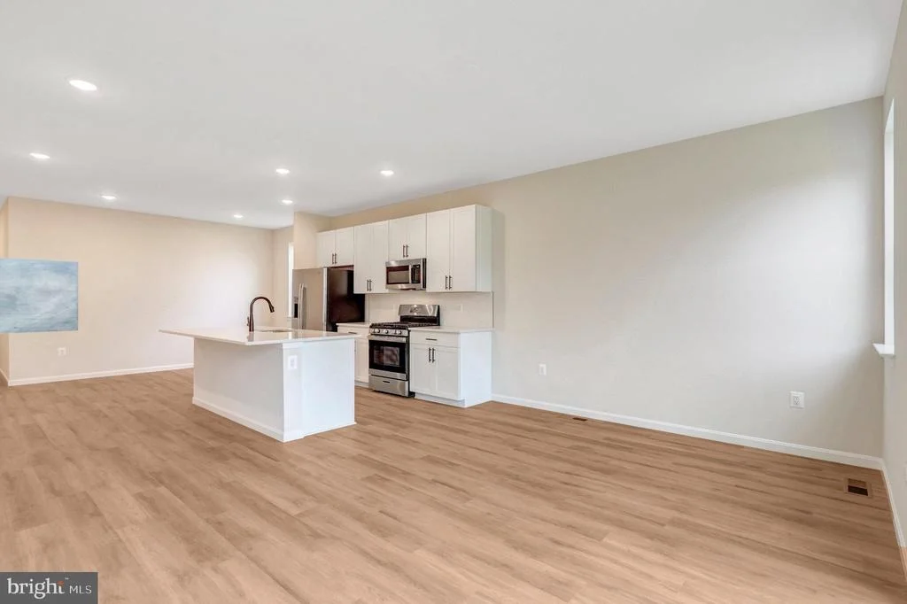 Photo of 104 MIDSUMMER