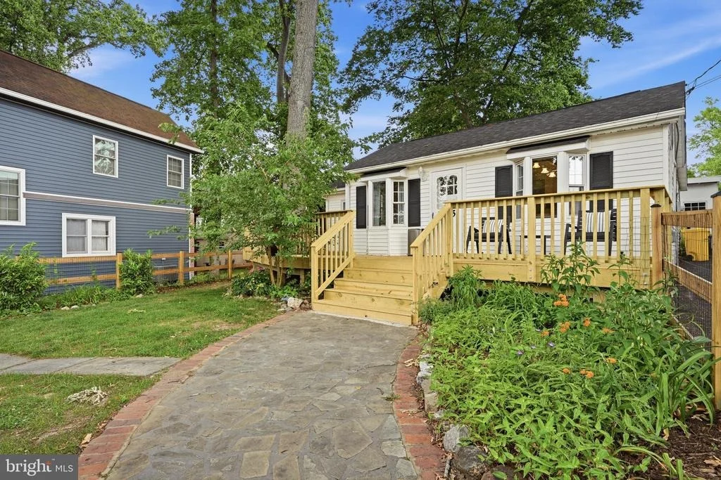 Photo of 1815 GLENARM ROAD