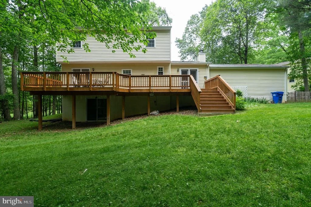 Photo of 8924 ROUNDLEAF WAY