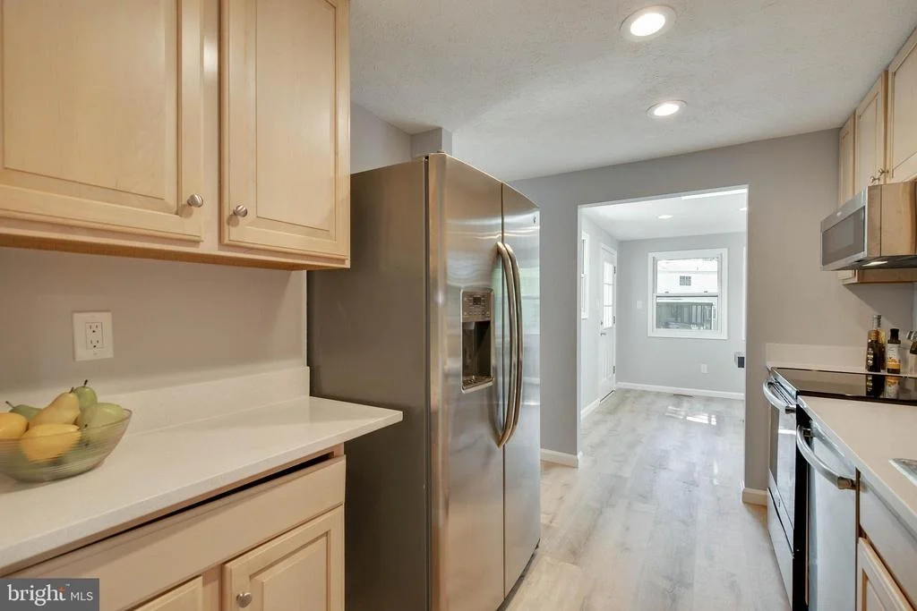 Photo of 9809 OLEANDER AVENUE
