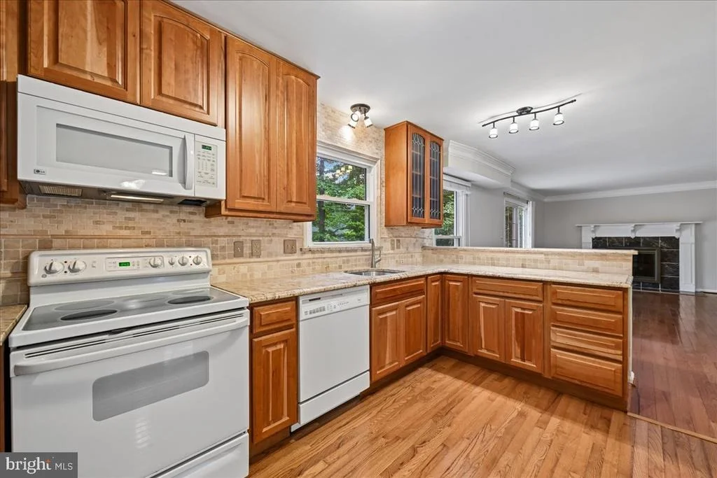 Photo of 7592 RUXTON DRIVE