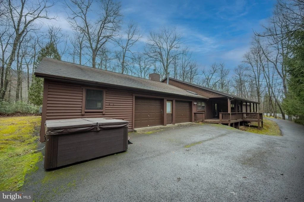 Photo of 526 GLEANINGS DRIVE