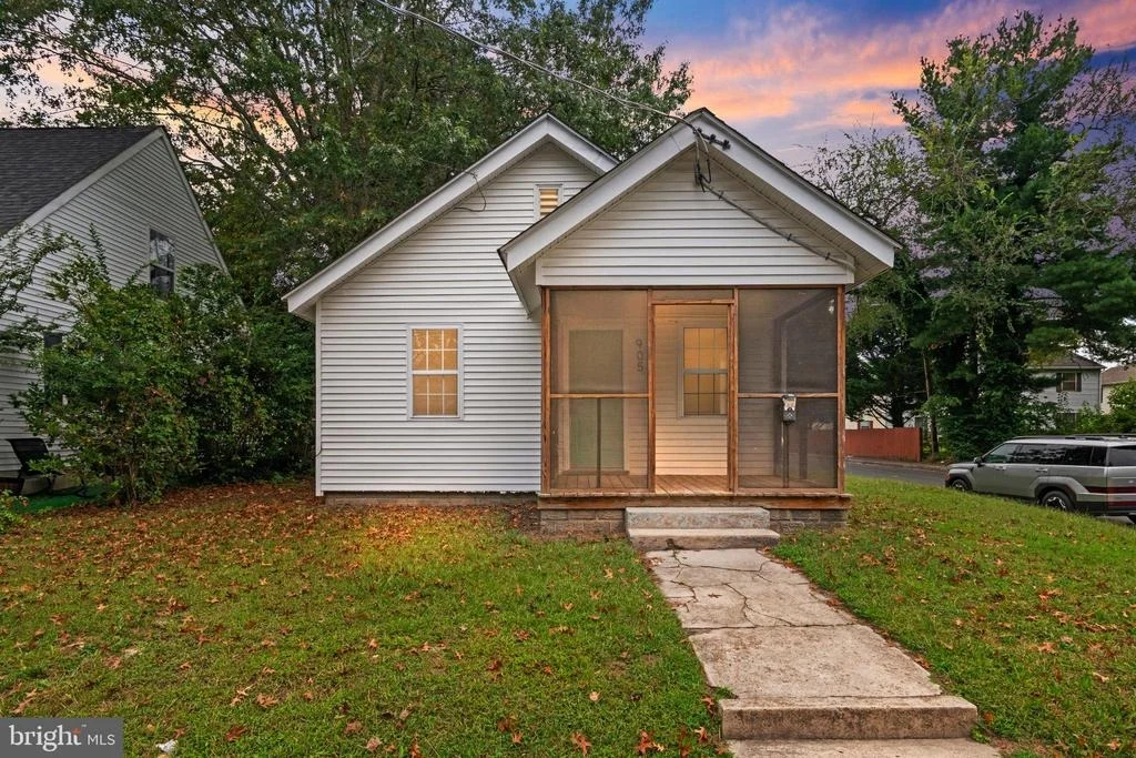 Photo of 905 HANOVER STREET