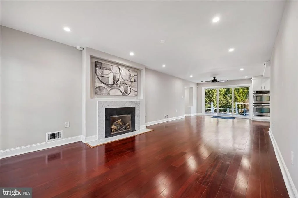 Photo of 6 CRESTVIEW COURT