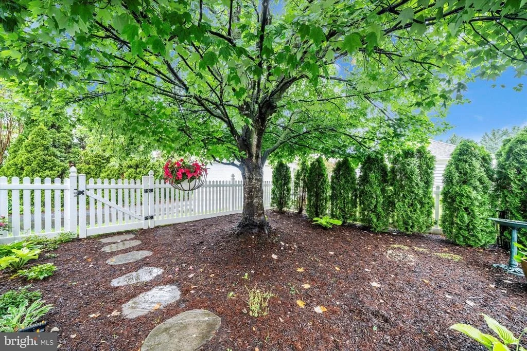 Photo of 2447 MERCHANT STREET