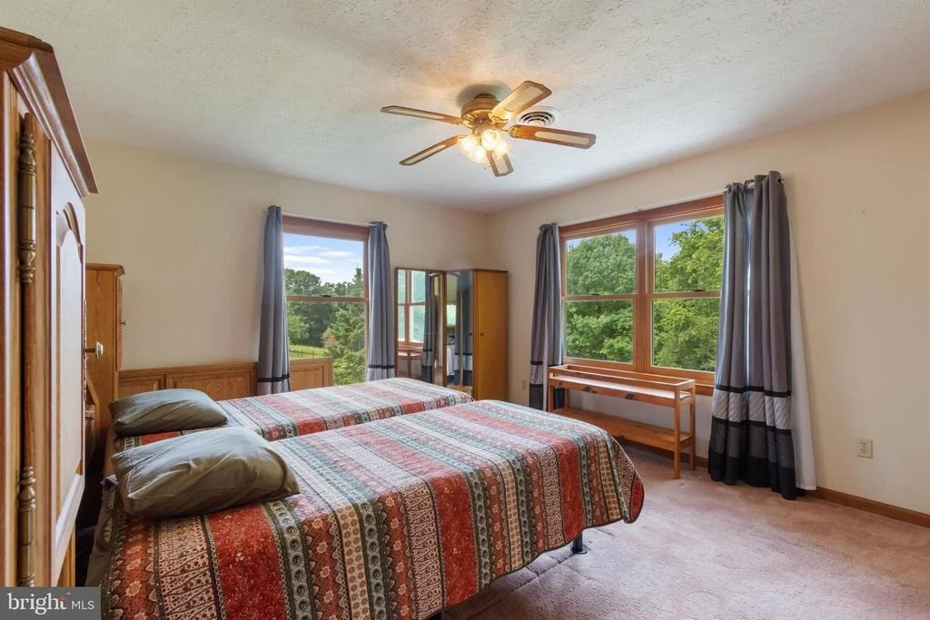 Photo of 2380 MOREAU DRIVE