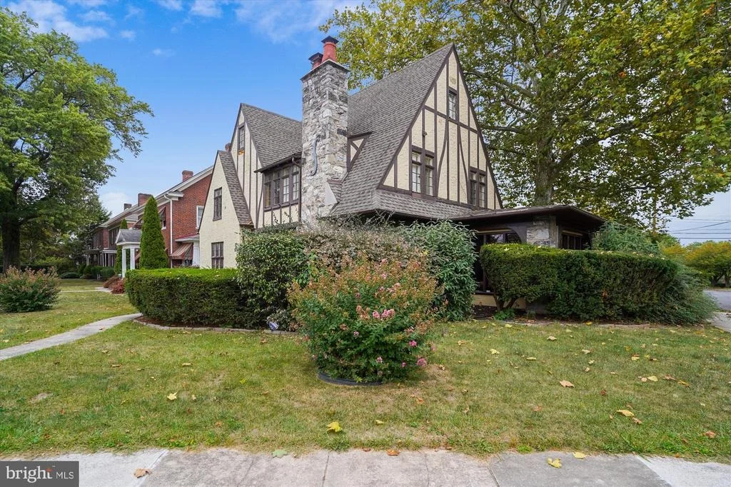 Photo of 200 MEALEY PARKWAY