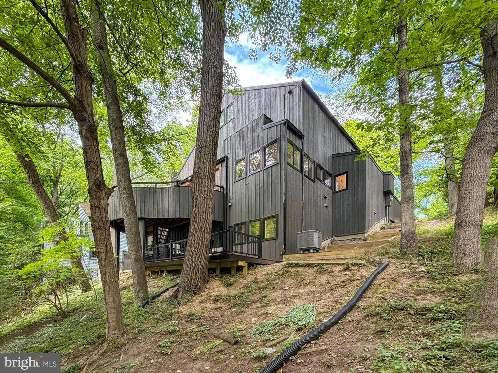 Photo of 2603 KLINGLE ROAD NW