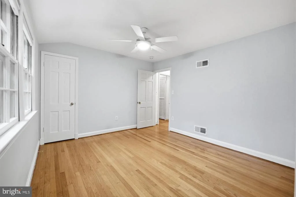 Photo of 5910 OVERLEA ROAD